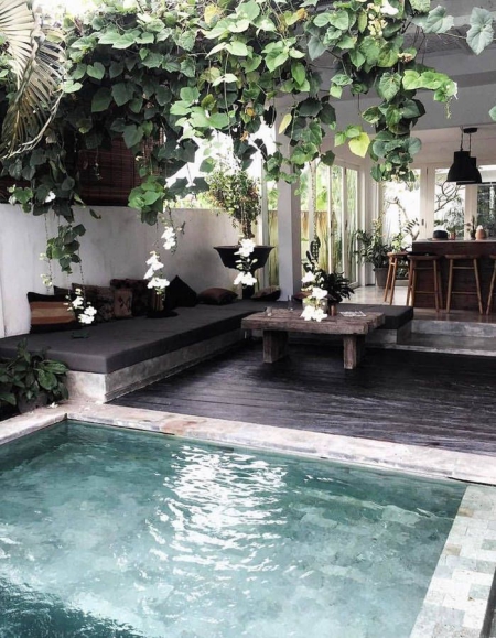 photo d'un jolie spa a montpellier avec une piscine