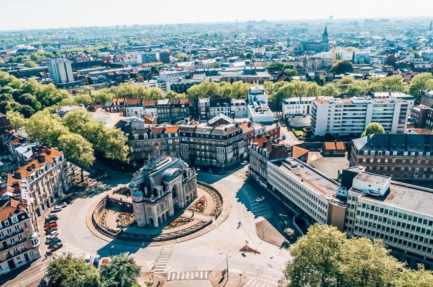 vue aerienne sur la porte de parie a lille