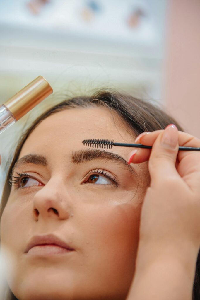 Atelier maquillage EVJF à Montpellier – mise en beauté et conseils personnalisés entre amies.