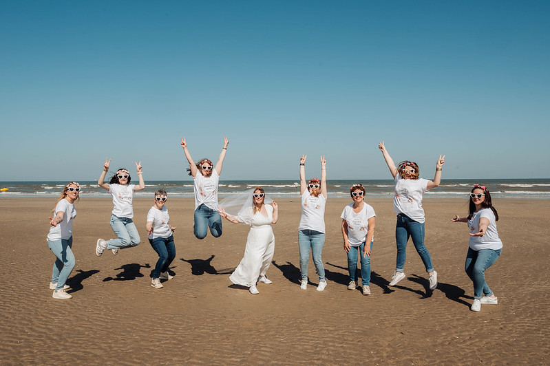 Groupe EVJF sur la plage à La Baule