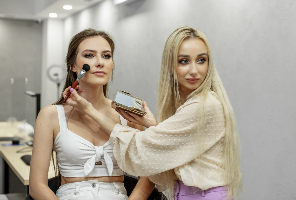 Atelier bien-être et conseils EVJF à Strasbourg avec cours de maquillage et conseils beauté pour la future mariée et ses amies

