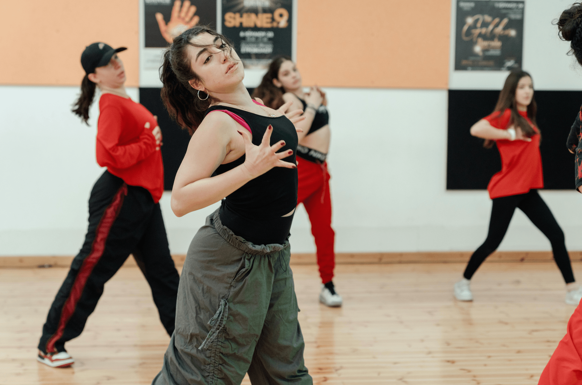 Cours de danse EVJF à Toulouse – future mariée et amies en pleine chorégraphie