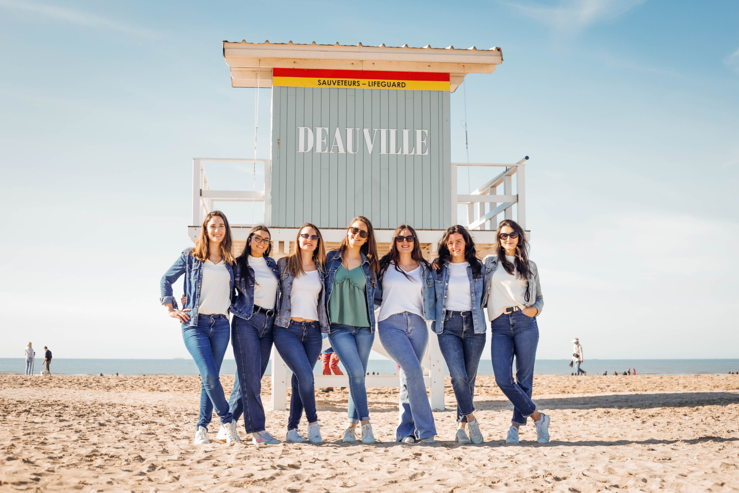 Shooting photo entre amies pour un EVJF à Deauville, sur la plage