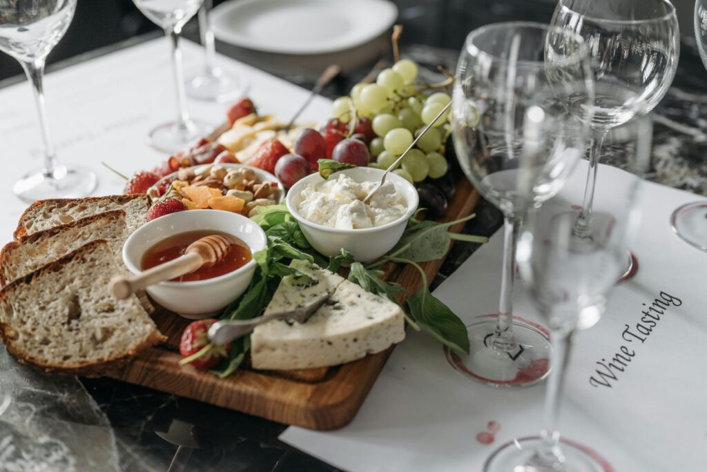 Atelier dégustation vin et fromages pour un EVJF à Bordeaux – activité gourmande et conviviale entre amies