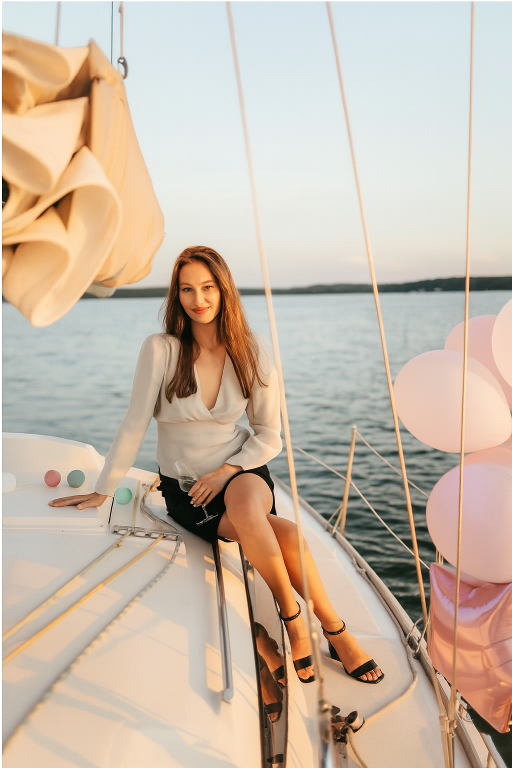 Balade en bateau privatisé avec apéritif entre amies pour un EVJF à Strasbourg, moment festif sur l’eau avec vue sur la Petite France