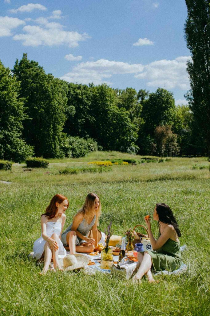 Livraison de brunch EVJF à Arcachon : savourez un moment gourmand et relaxant entre amies, que ce soit à la plage, à domicile ou au cœur de la nature.