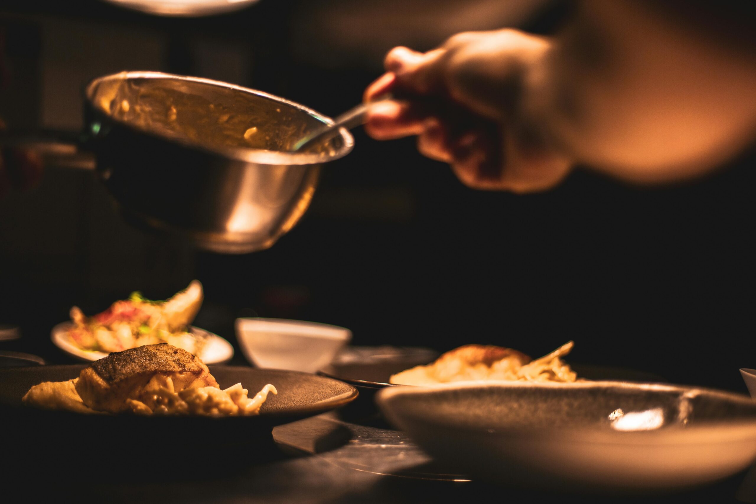 Diner en cours de préparation à Paris