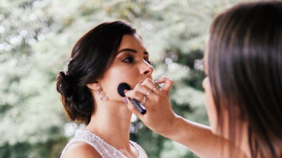 Séance maquillage de la future mariée à La Baule