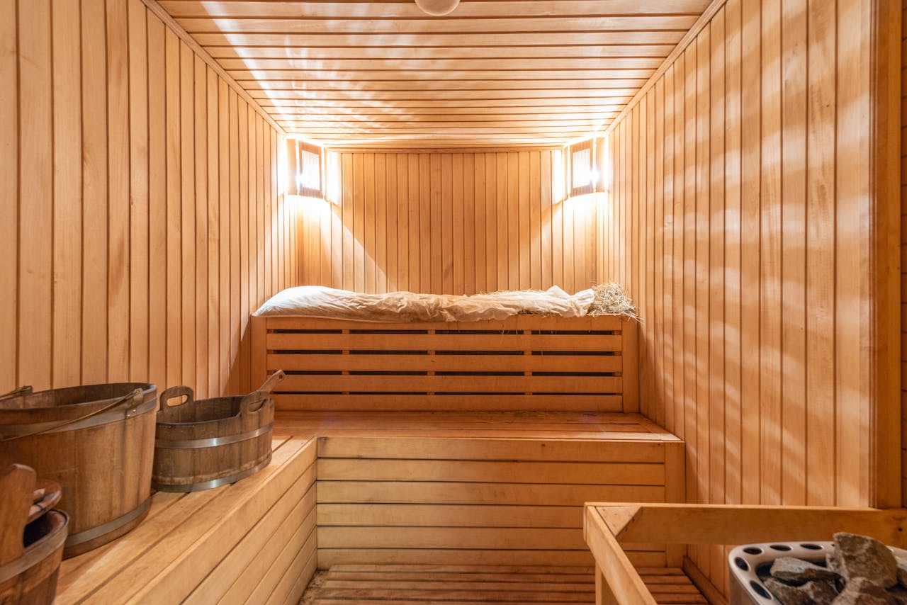 Sauna en bois privatisé pour une activité EVJF détente à Biarritz