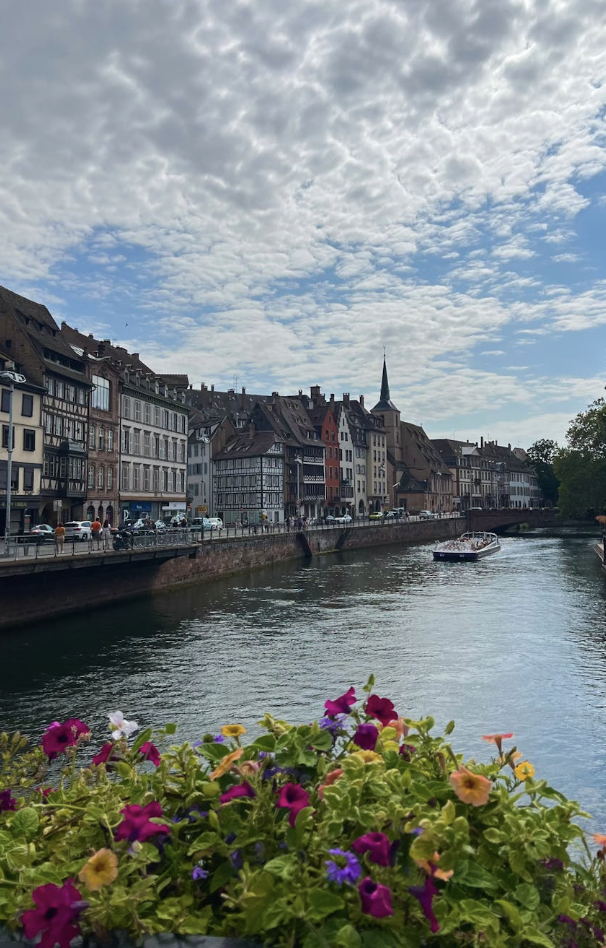 Paysage urbain de Strasbourg avec ses maisons à colombages – ambiance romantique et authentique pour un EVJF.