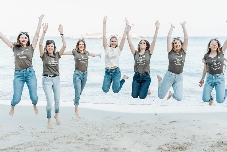 Groupe EVJF sur la plage à Biarritz