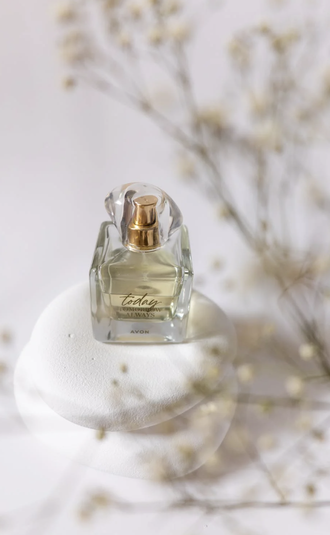 Atelier création de parfum EVJF à Bordeaux : les participantes élaborent leur fragrance personnalisée.
