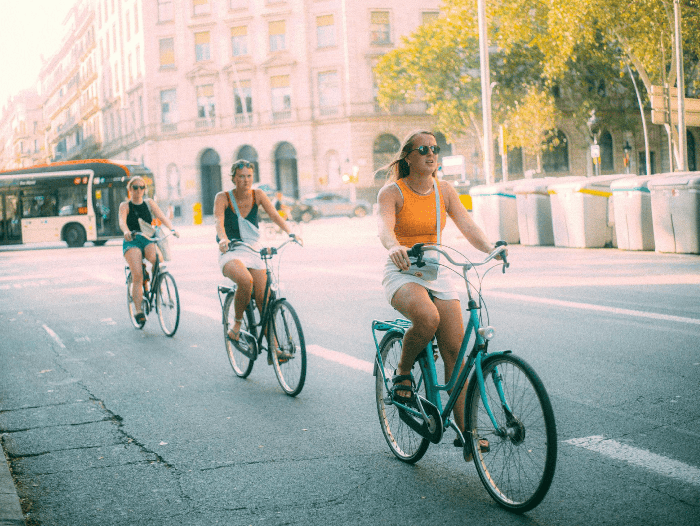 Balade à vélo EVJF à Lyon : le groupe profite d’une sortie fun et sportive.