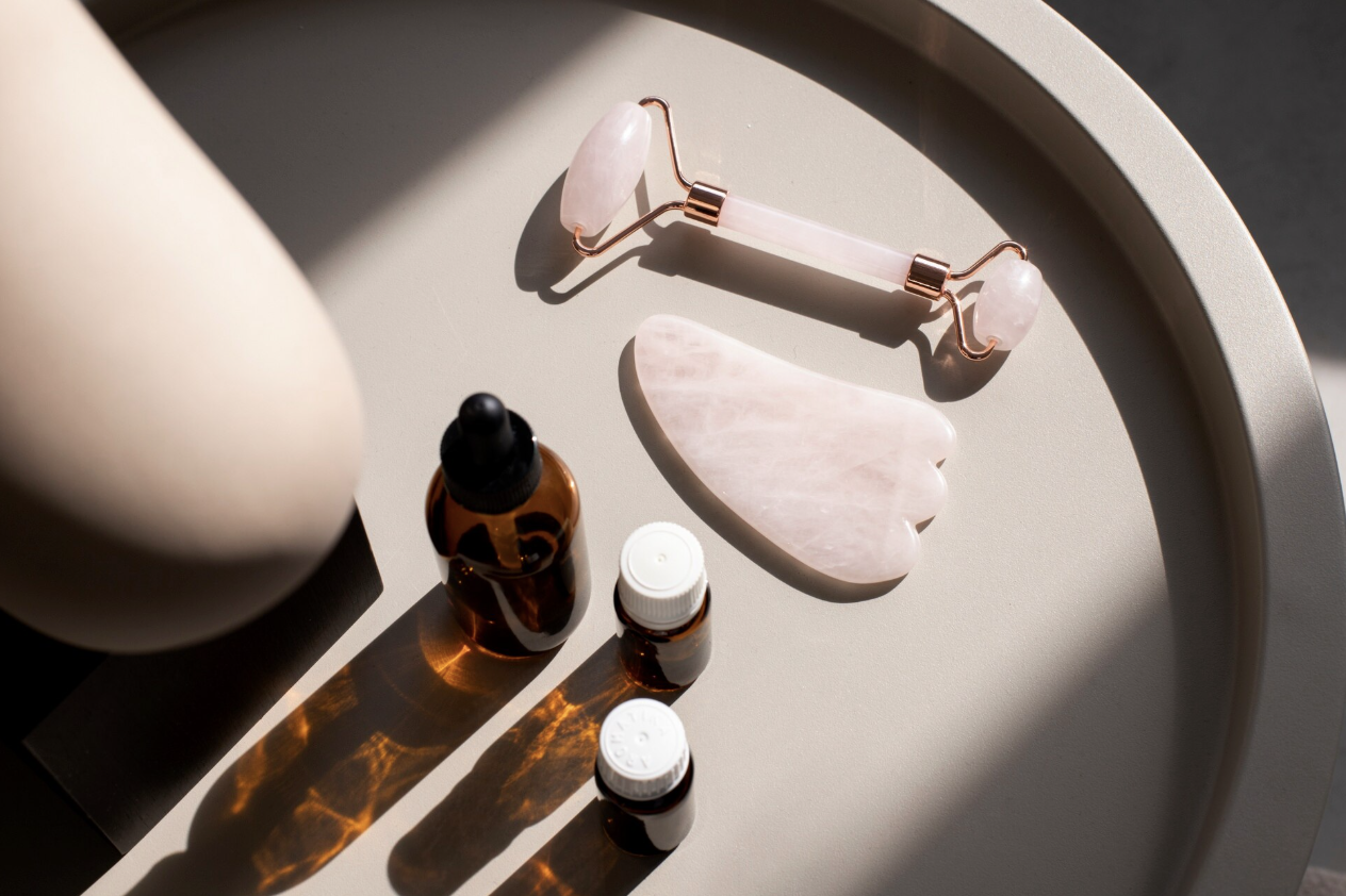 Ensemble de produits cosmétiques naturels réalisés lors d’un atelier de création.