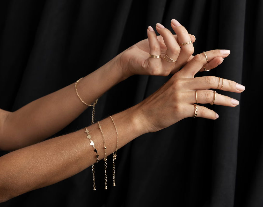 EVJF à Bruxelles : atelier création de bijoux entre amies, dans une ambiance conviviale.