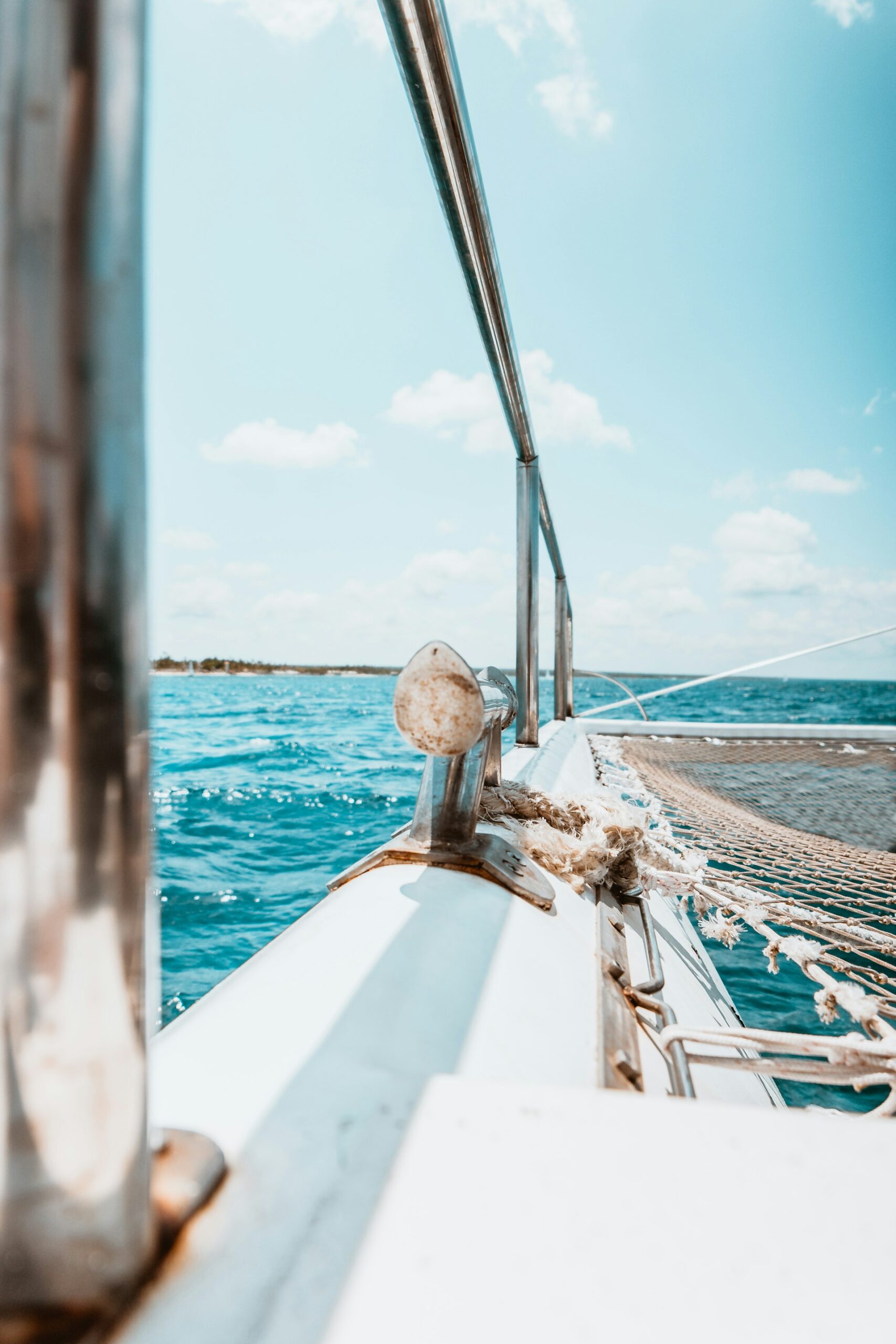 Détail d'un catamaran lors d'une croisière EVJF à La Rochelle
