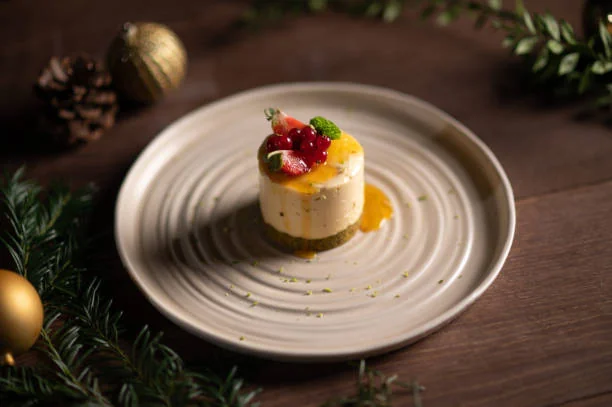 dessert raffiné servi lors d un diner evjf à toulouse avec fruits frais et décoration festive