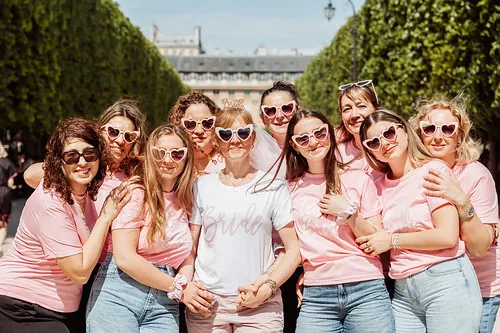 groupe de femmes en t shirts roses