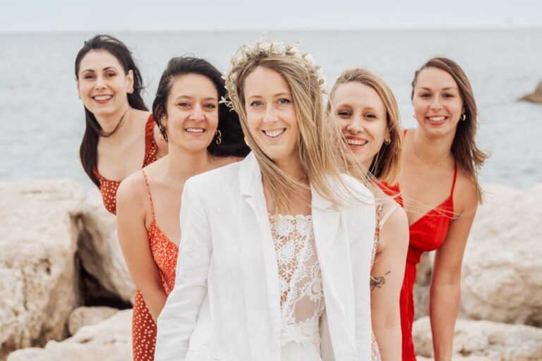 groupe evjf de femmes face a la mer a marseille