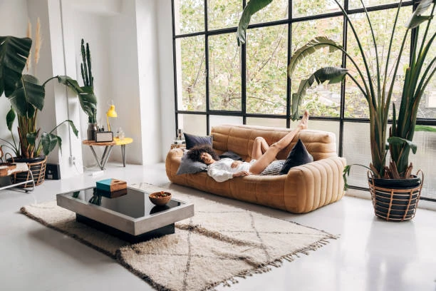 Intérieur d’un appartement moderne et lumineux à Dijon, parfait pour un séjour confortable lors d’un EVJF entre copines.