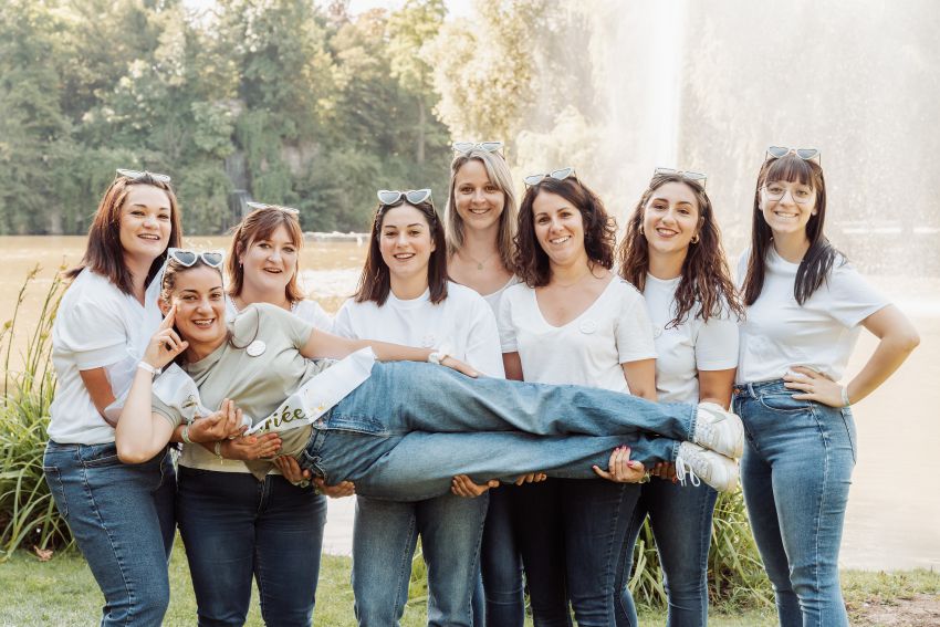 des gages evjf pendant un enterrement de vie de jeune fille